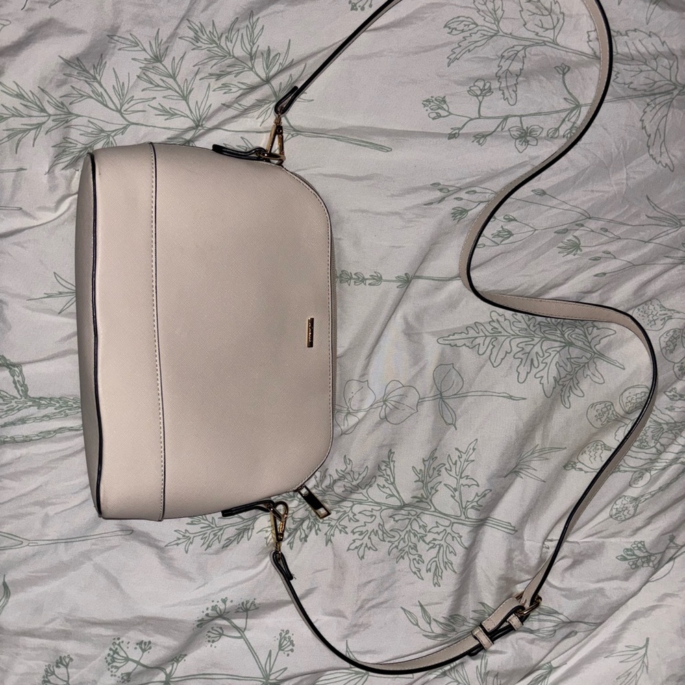 Elegant Cream Shoulder Bag